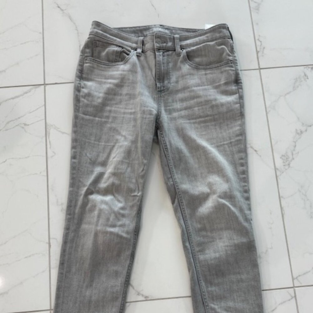 WOMAN'S LIGHT GREY BOYFRIEND JEANS ANKLE FROM CHICOS